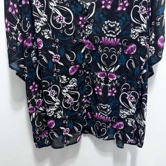 Torrid Black Floral Sheer Button Front Vneck Blouse Size 3X - Picture 4 of 9
